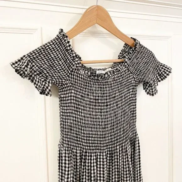 kimchi blue • smocked gingham off shoulder midi dress - Picture 5 of 8